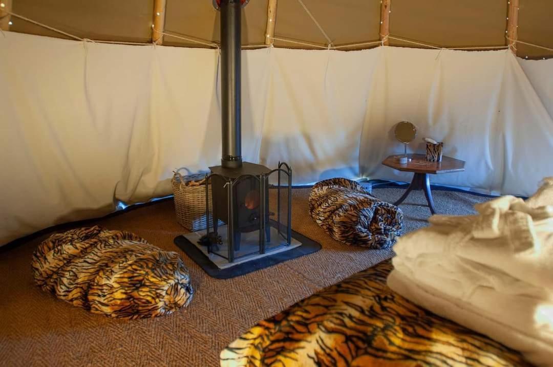 Burtree House & Retreats Tipi With Secluded Hot Tub Hotel Thirkleby Ngoại thất bức ảnh