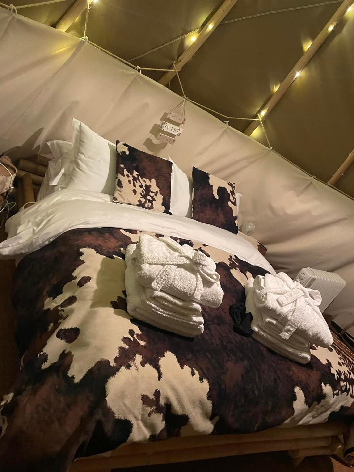 Burtree House & Retreats Tipi With Secluded Hot Tub Hotel Thirkleby Ngoại thất bức ảnh