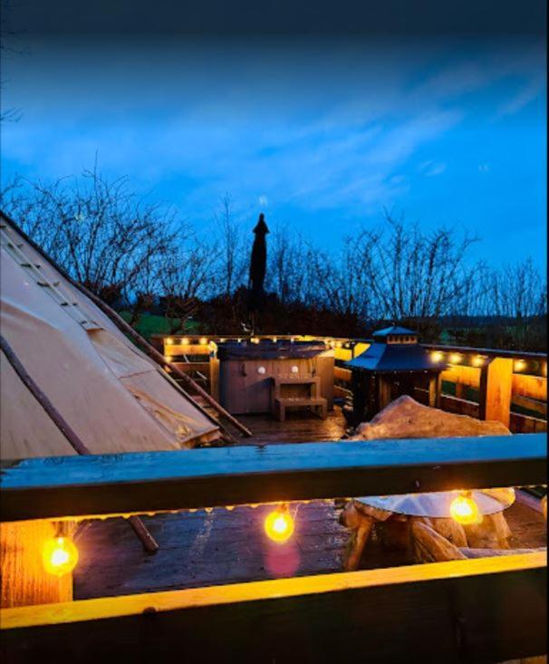 Burtree House & Retreats Tipi With Secluded Hot Tub Hotel Thirkleby Ngoại thất bức ảnh