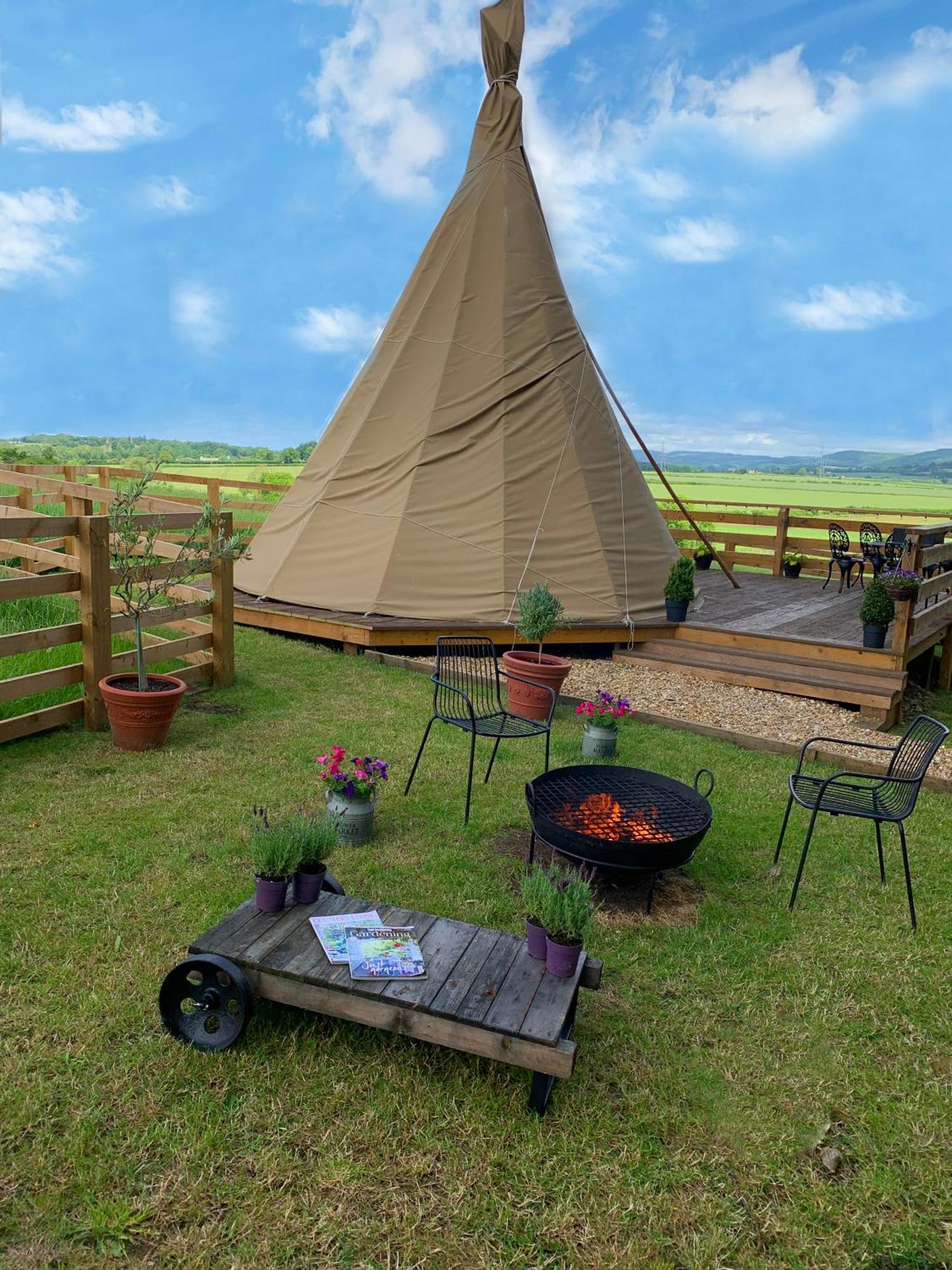 Burtree House & Retreats Tipi With Secluded Hot Tub Hotel Thirkleby Ngoại thất bức ảnh